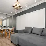 Central Warsaw Apartment - Great Location - Cozy One Bedroom Apartment In Warsaw - Solidarnosci 64