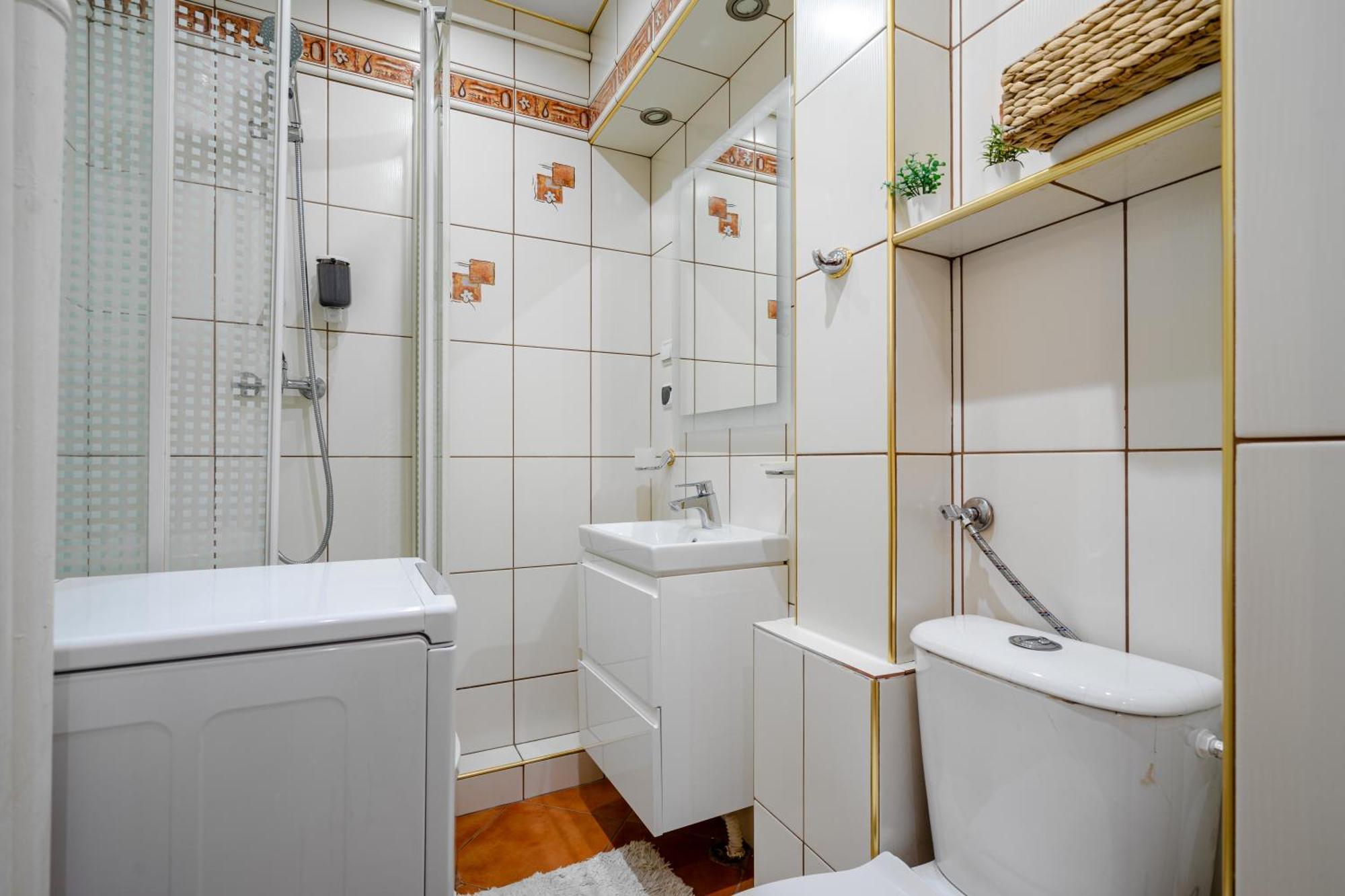 - Great Location - Cozy One Bedroom In - Solidarnosci 64 *