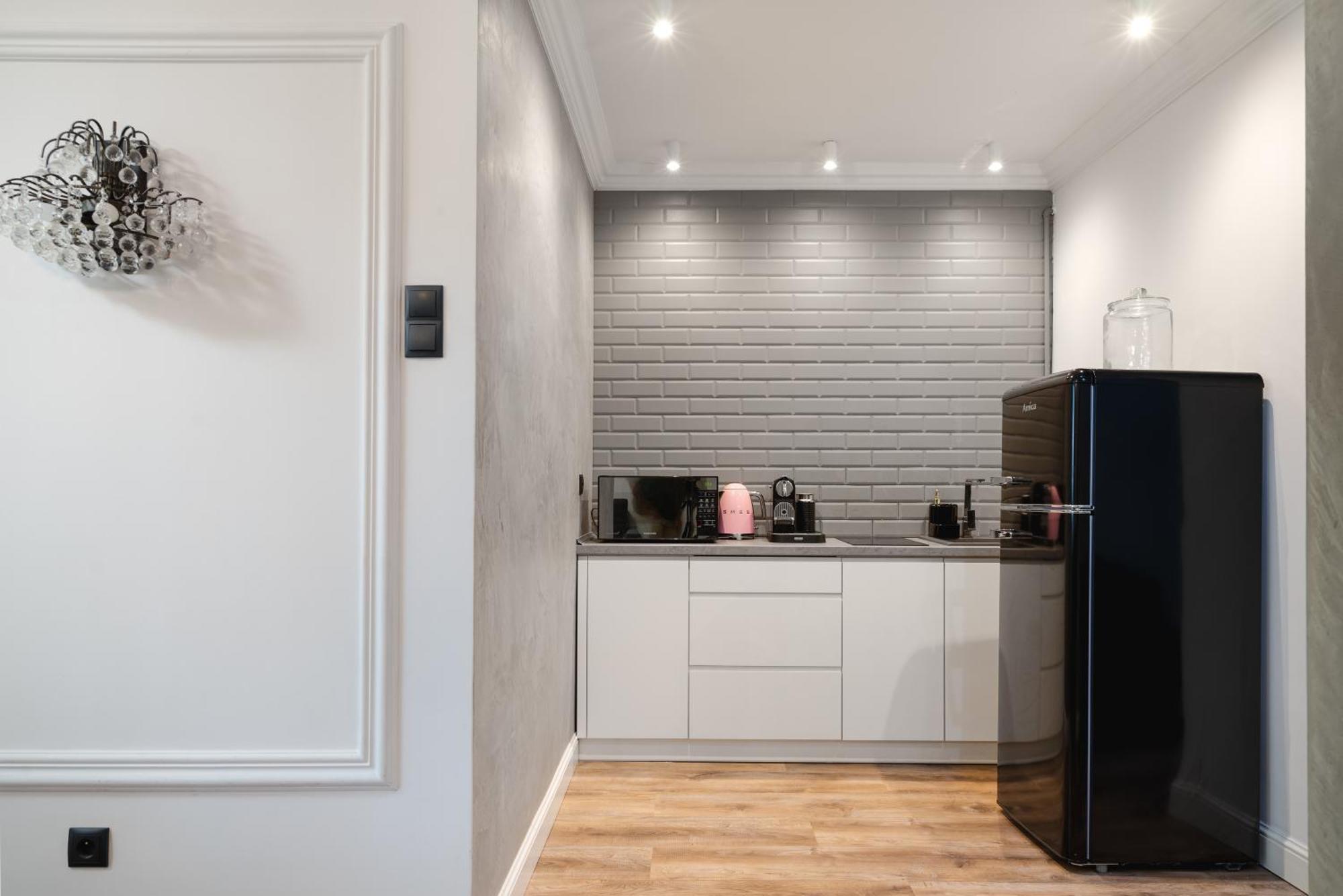 Apartment - Great Location - Cozy One Bedroom In - Solidarnosci 64